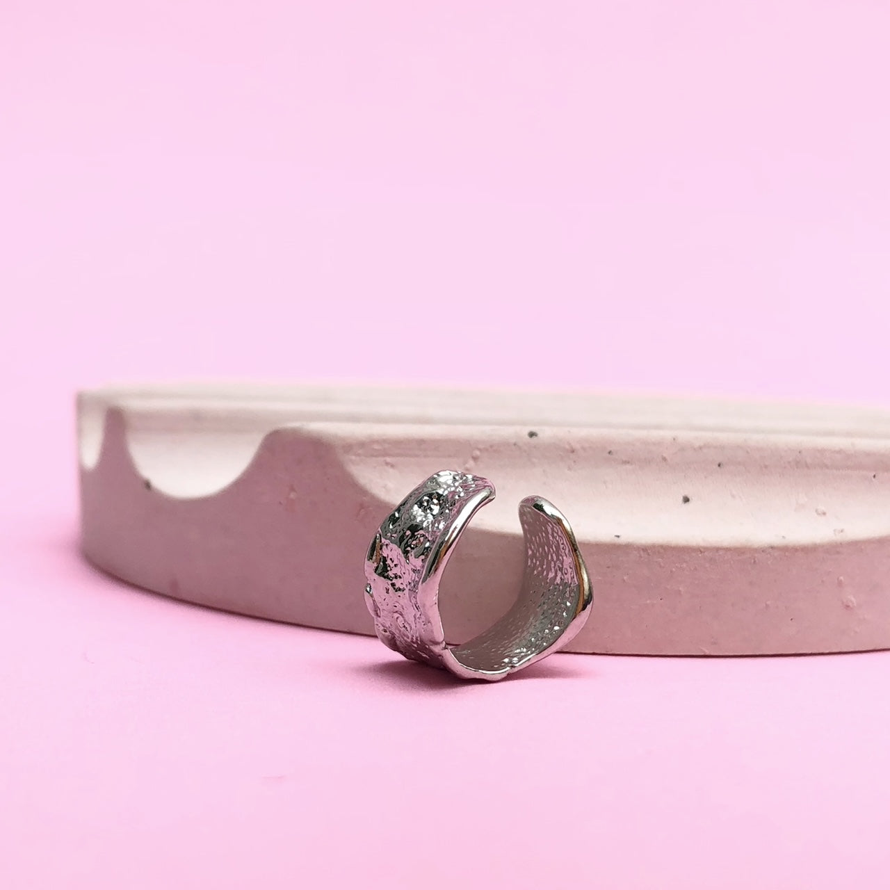 Earcuff martillado Plateado