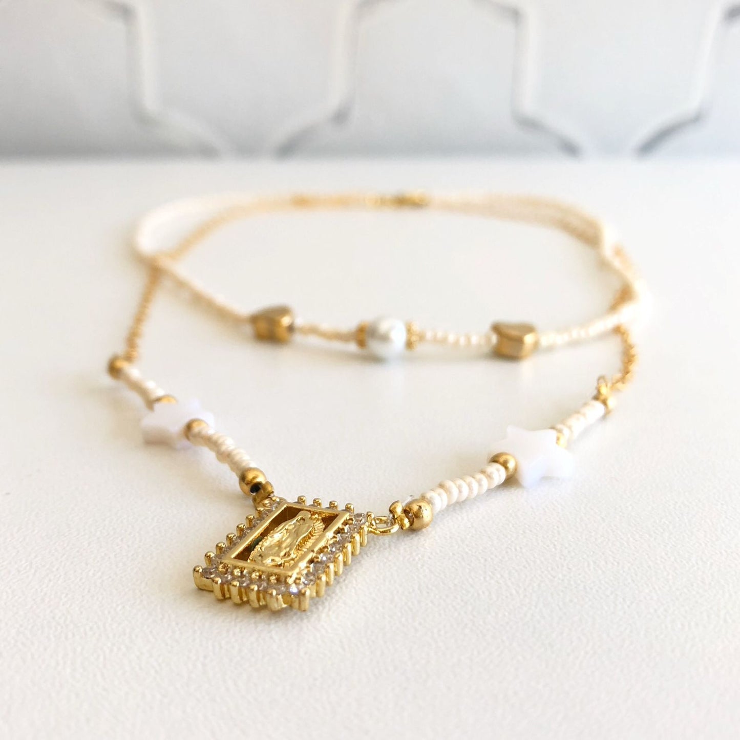 Collar Virgen Mostacilla Beige